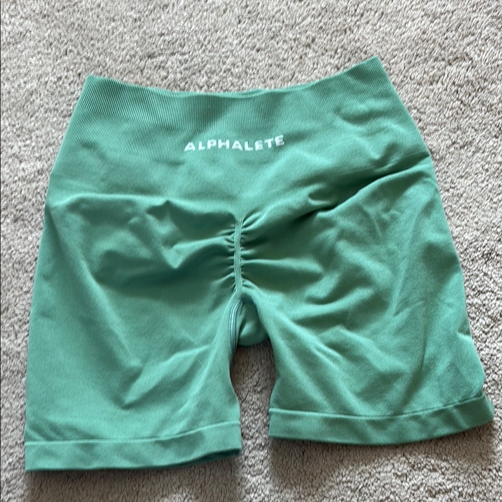 Alphalete S Amplify shorts 4.5”